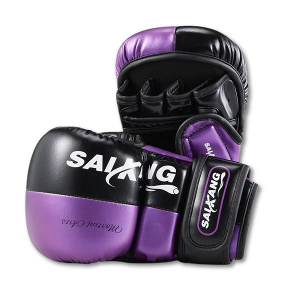 Gant de boxe thai violet semi ouvert sur fond blanc