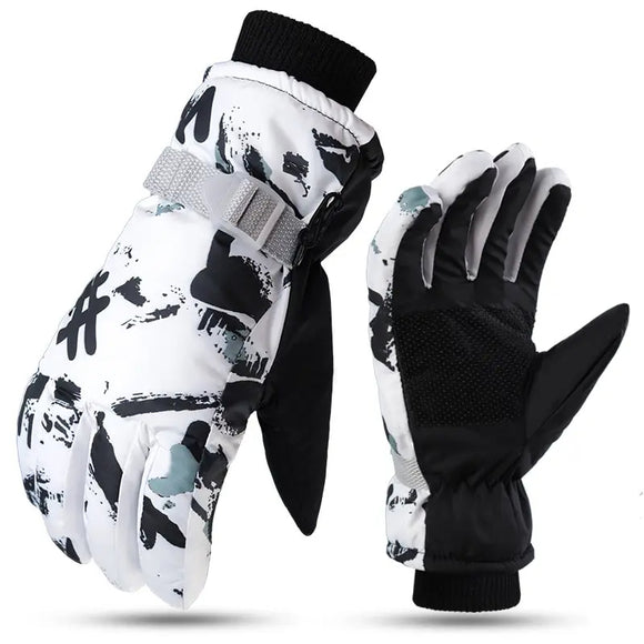 Gants de ski de style camouflage sur fond blanc