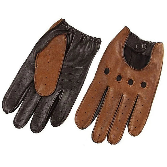 Gants de conduite en cuir avec fermeture à bouton sur fond blanc