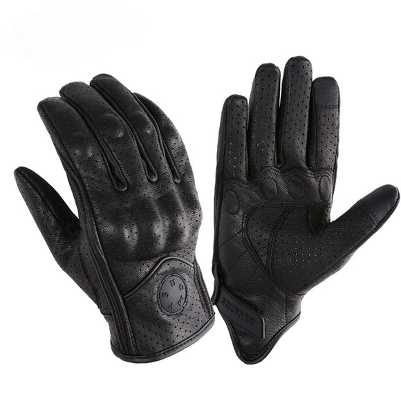 Gants coqués perforés et respirants ici de couleur noir sur un fond blanc.