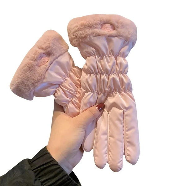 Gants ski femme de couleur rose avec une doublure douce ici de couleur rose sur fond blanc.